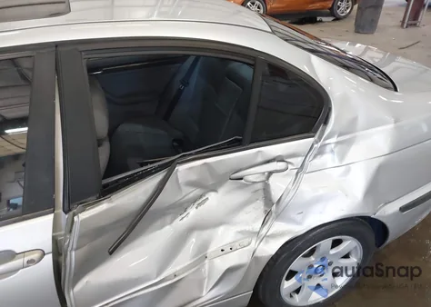 2001 BMW 325I из США, поврежденный, VIN WBAAV33411FU82768